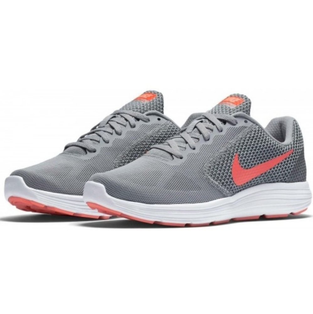 Nike Revolution Sneakers